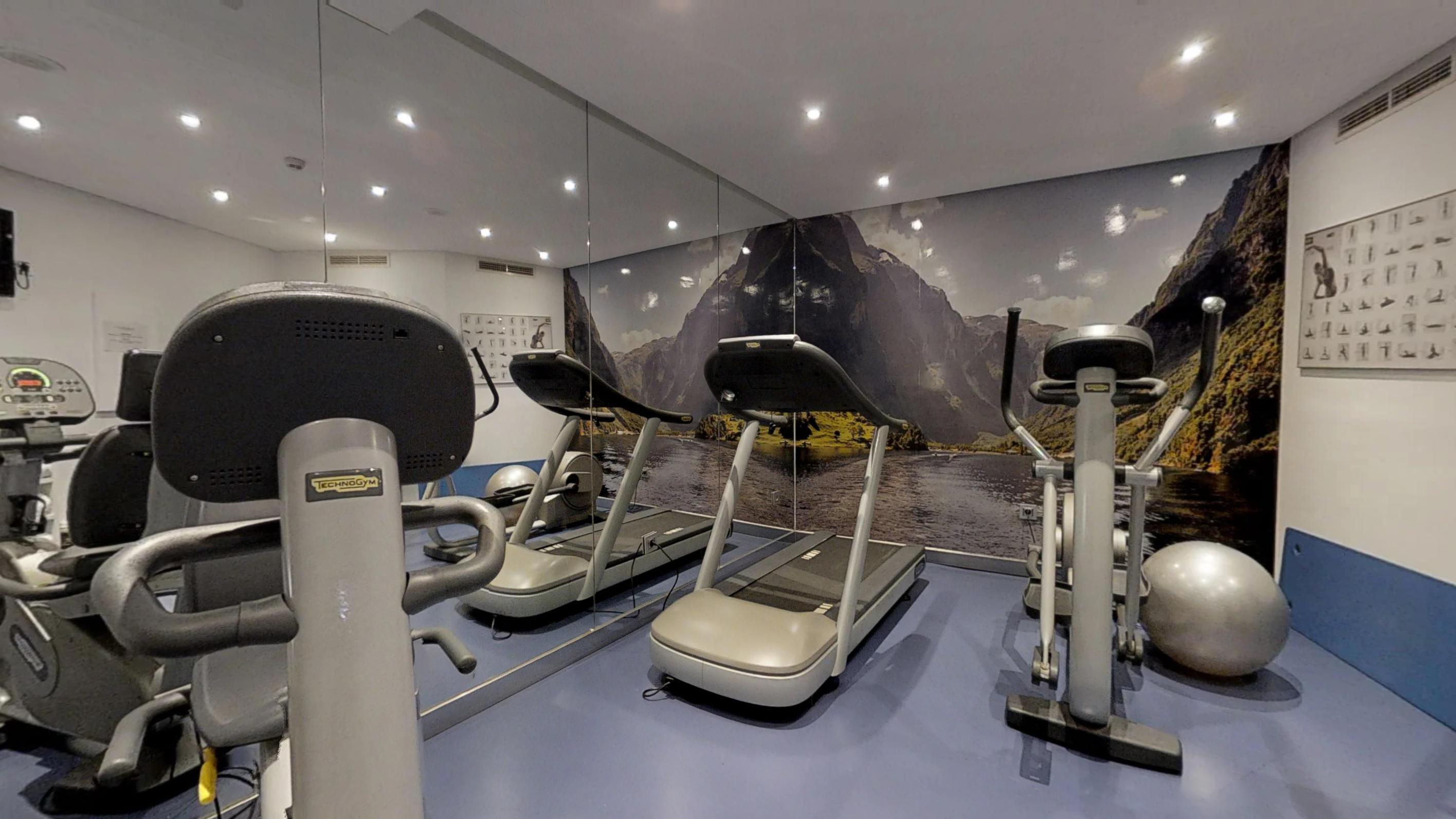 阿雷莎文奇精选精品水疗酒店 贝纳尔马德纳 外观 照片 The gym at the hotel