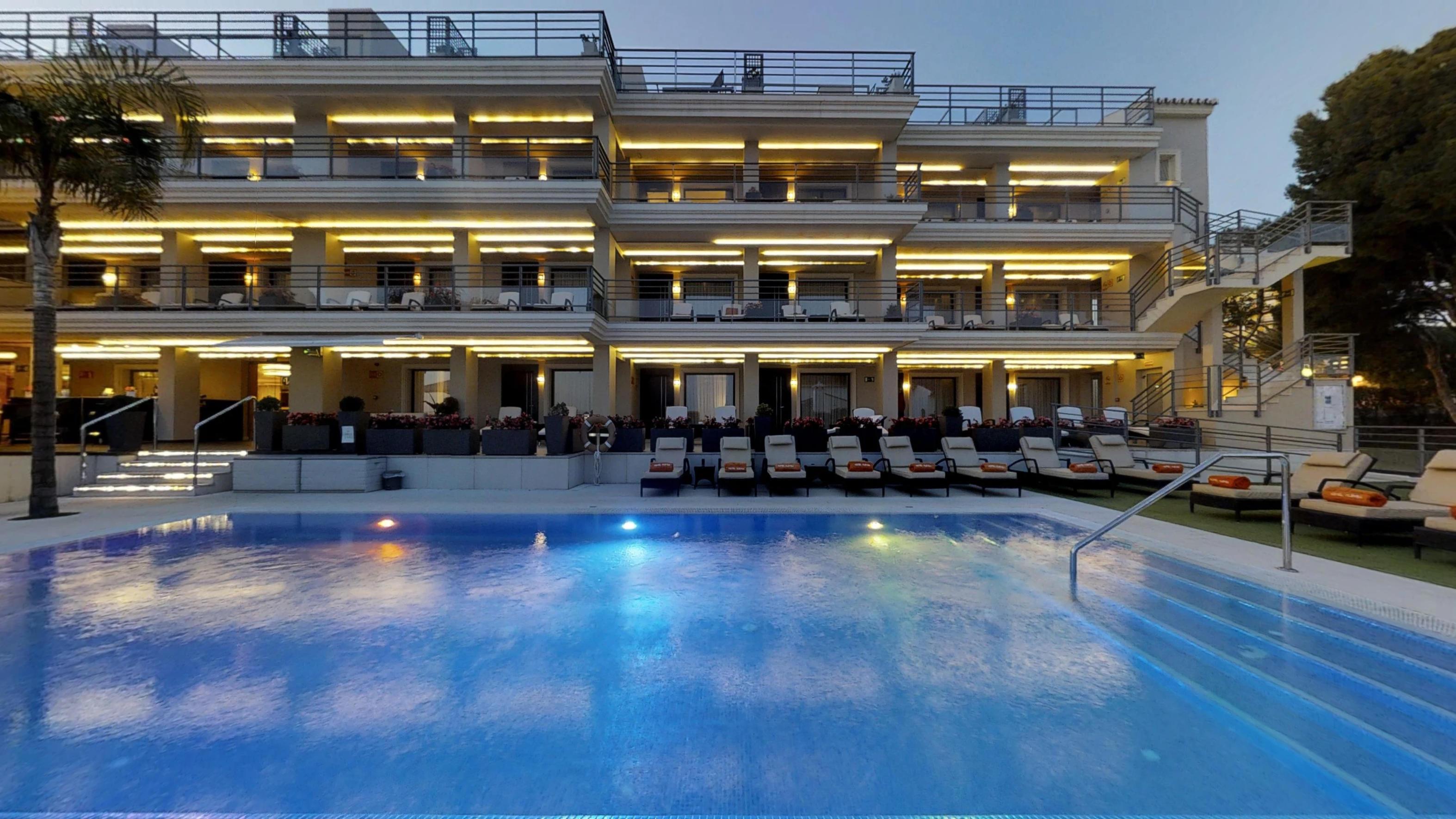 阿雷莎文奇精选精品水疗酒店 贝纳尔马德纳 外观 照片 The hotel's pool