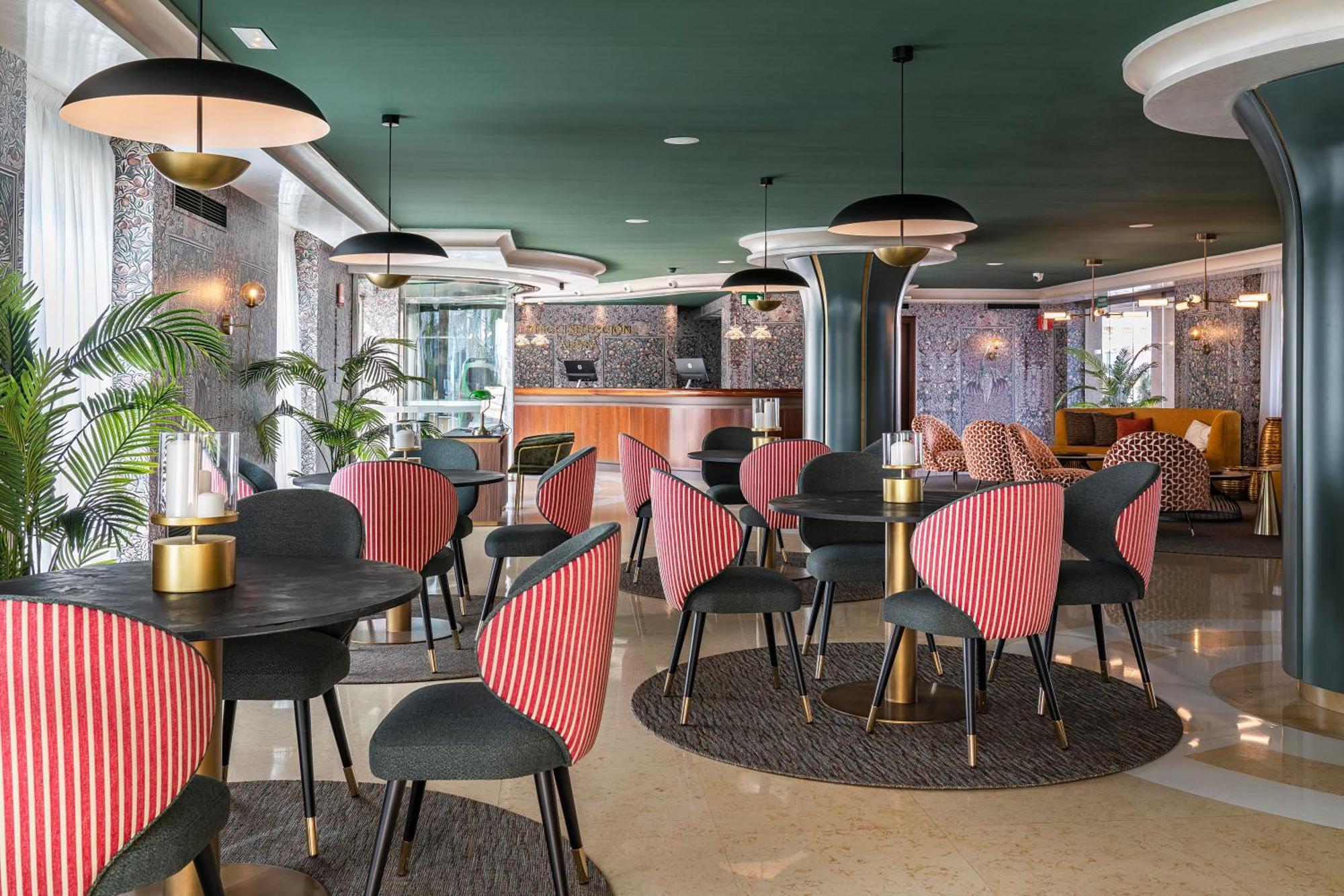 阿雷莎文奇精选精品水疗酒店 贝纳尔马德纳 外观 照片 The lounge at the 100th floor