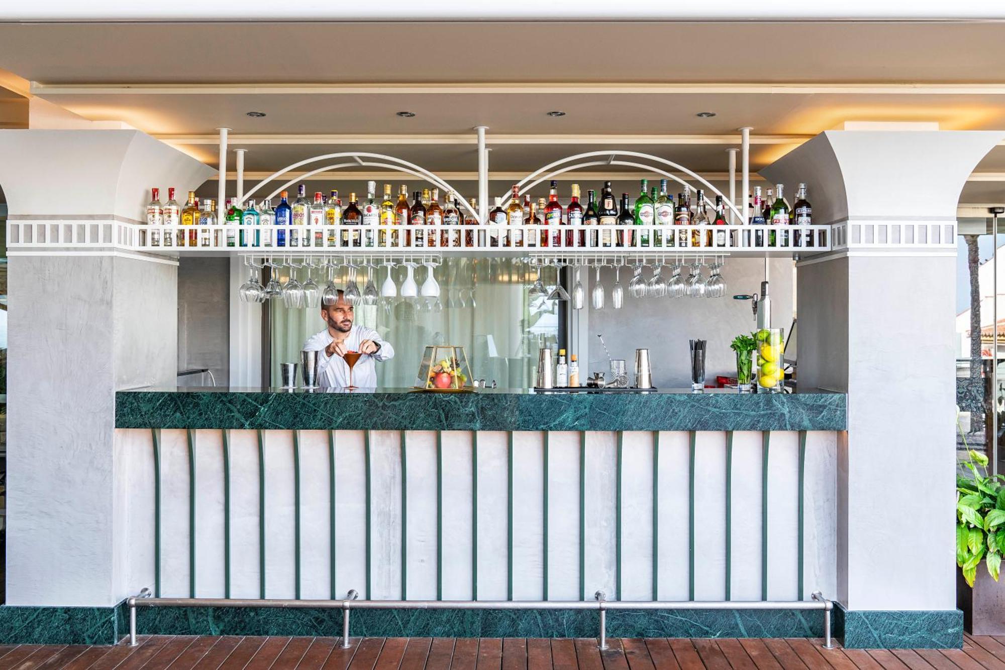 阿雷莎文奇精选精品水疗酒店 贝纳尔马德纳 外观 照片 The bar at the Sky Bar