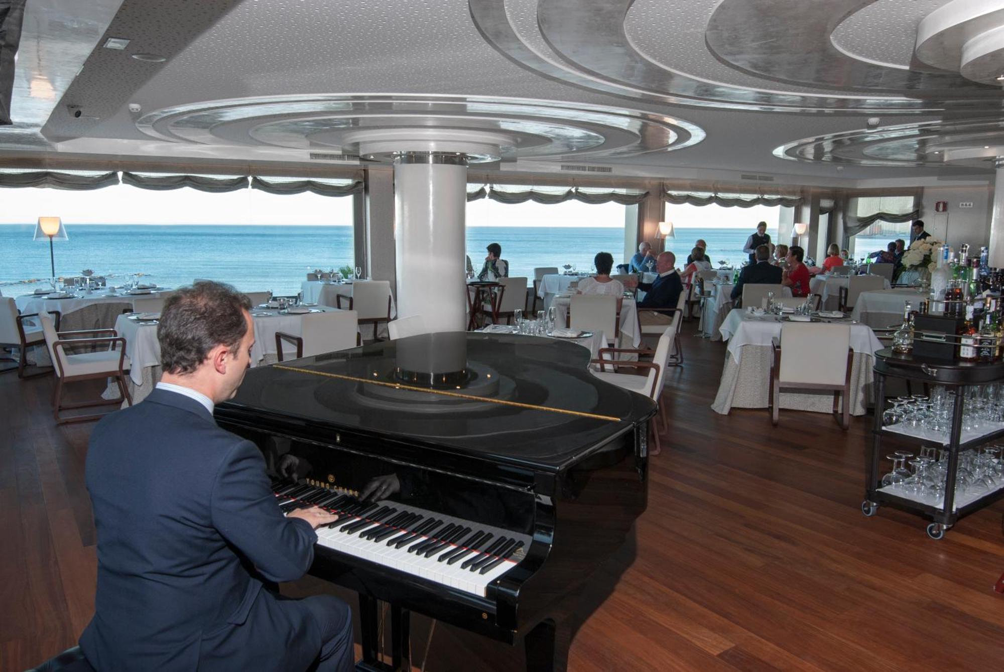 阿雷莎文奇精选精品水疗酒店 贝纳尔马德纳 外观 照片 The restaurant on board